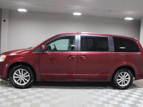 Used 2019 Dodge Grand Caravan SXT image 6
