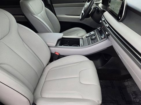 Used 2023 Hyundai Palisade SEL FWD image 13