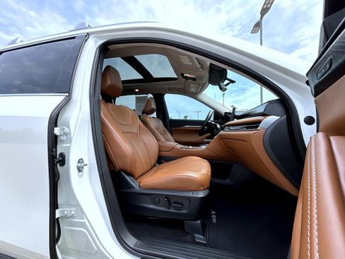 Certified 2023 INFINITI QX60 Sensory w/ Vision Package AWD/4WD image 15