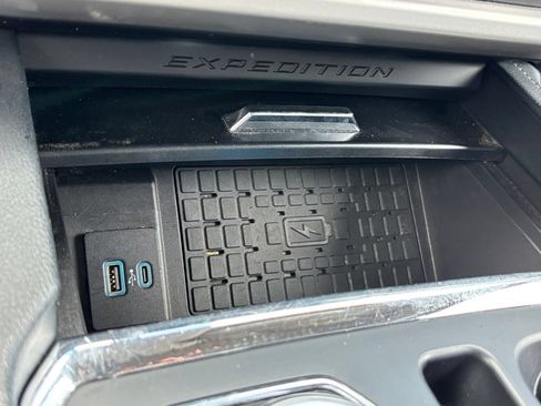 Used 2024 Ford Expedition XLT AWD/4WD image 25