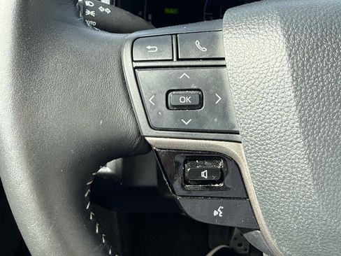 Used 2025 Toyota Camry SE image 33