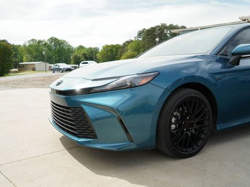 Used 2025 Toyota Camry LE w/ Convenience Package image 11