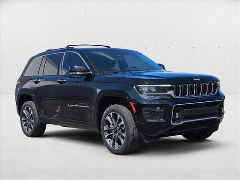 Used 2023 Jeep Grand Cherokee Overland w/ Luxury Tech Group IV image 3