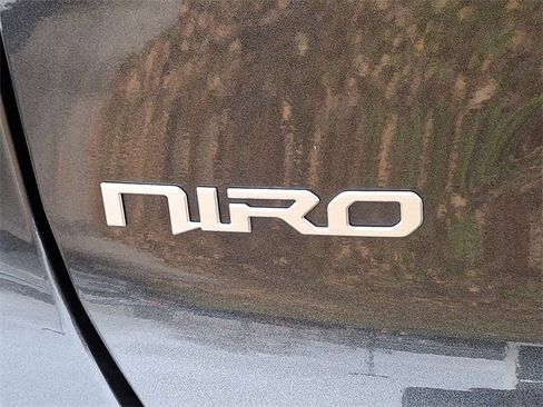 Certified 2025 Kia Niro EX Touring image 30