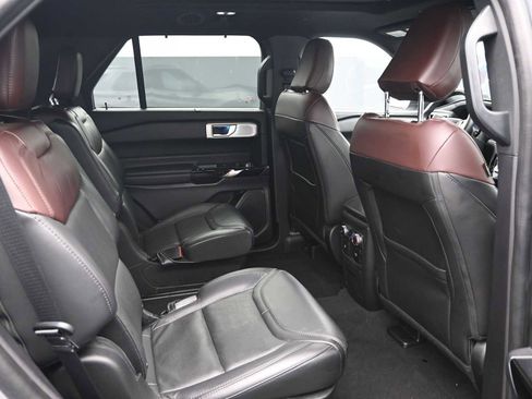 Used 2022 Ford Explorer Platinum w/ Technology Package image 18