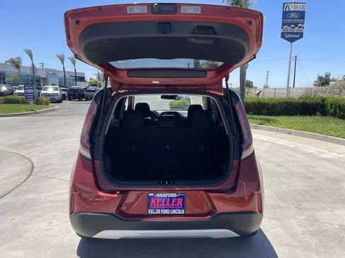Used 2024 Kia Soul LX w/ Option Group 015 FWD image 23