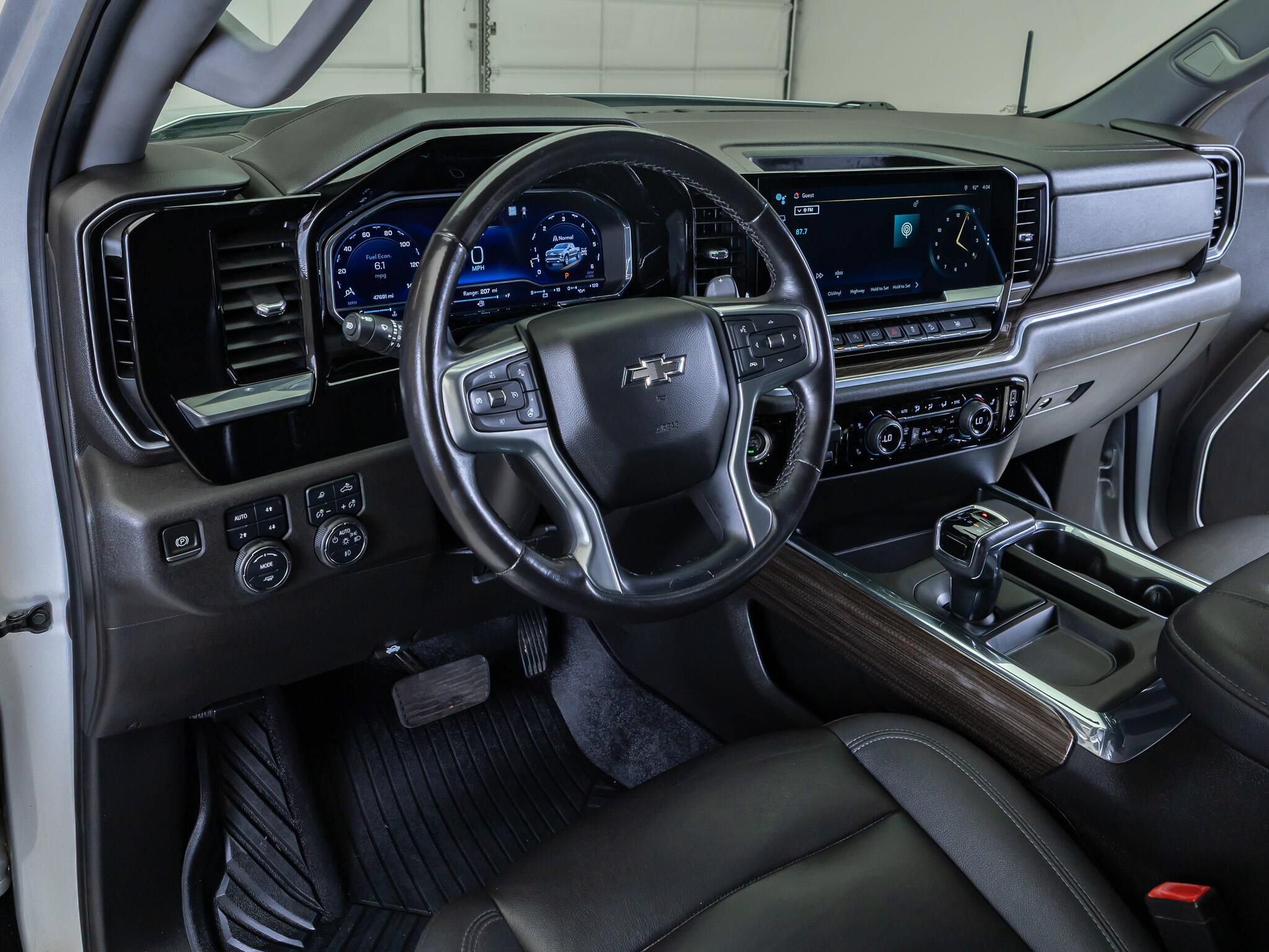 Used 2022 Chevrolet Silverado 1500 RST AWD/4WD image 16
