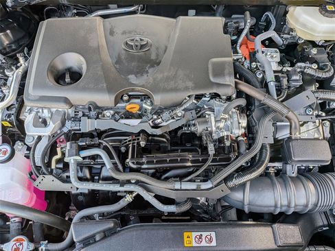 Used 2025 Toyota Camry LE image 32