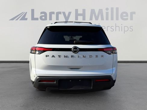 Certified 2025 Nissan Pathfinder SV image 4