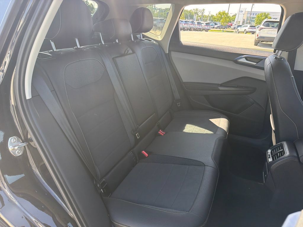 Used 2024 Volkswagen Taos SE AWD/4WD image 23