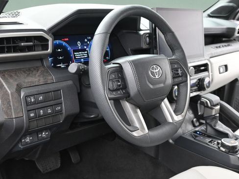 Used 2025 Toyota Tacoma Limited AWD/4WD image 12