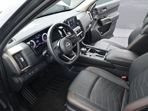Used 2025 Nissan Pathfinder Platinum w/ Cargo Package FWD image 5