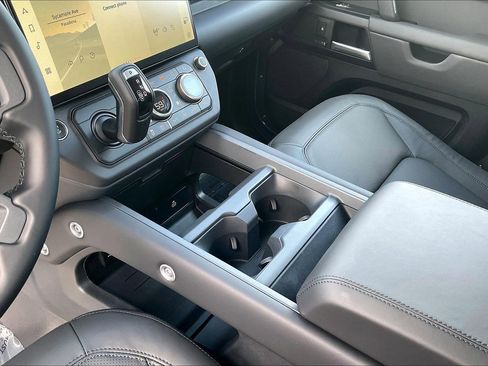 New 2026 Land Rover Defender 110 X-Dynamic SE image 11
