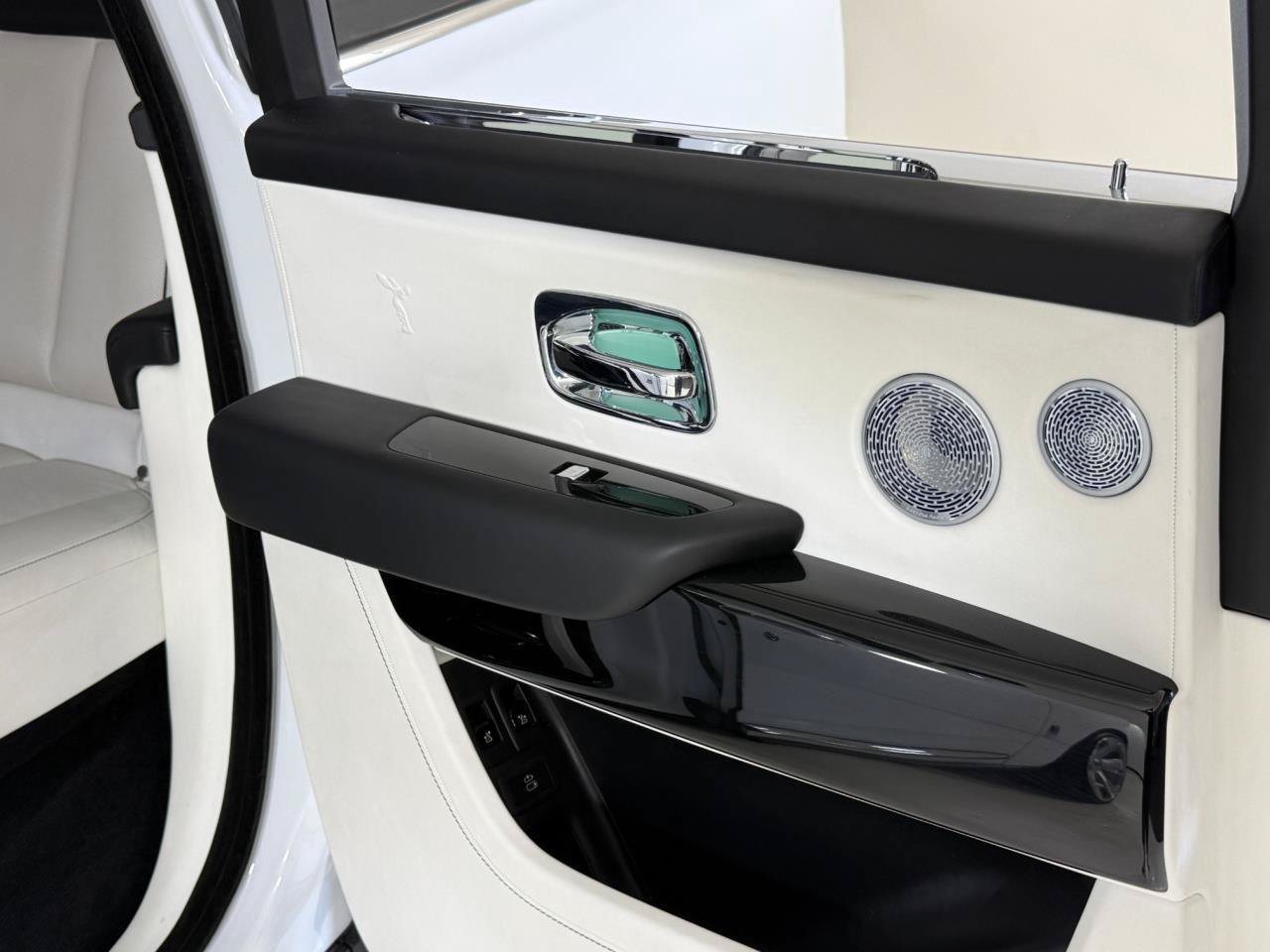 Used 2022 Rolls-Royce Cullinan w/ Cullinan Package AWD/4WD image 22