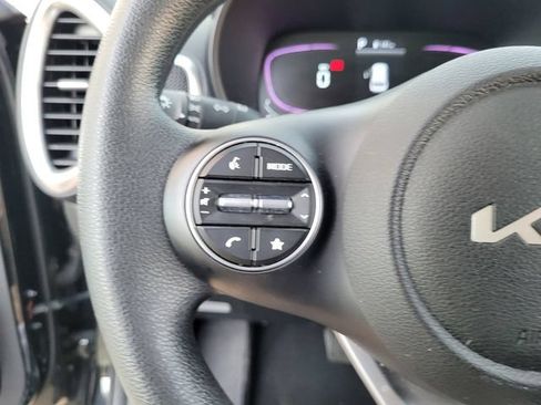 Certified 2025 Kia Soul LX w/ LX Technology Package FWD image 23