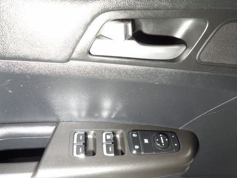 Used 2022 Kia Sportage LX image 7