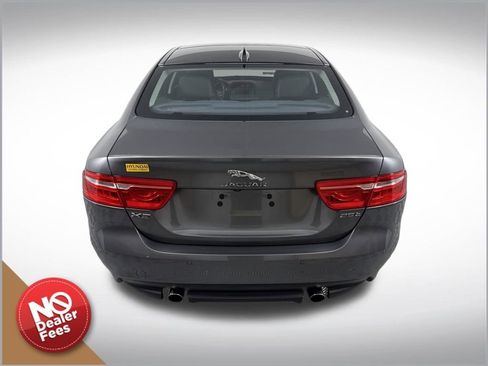 Used 2017 Jaguar XE Premium image 4