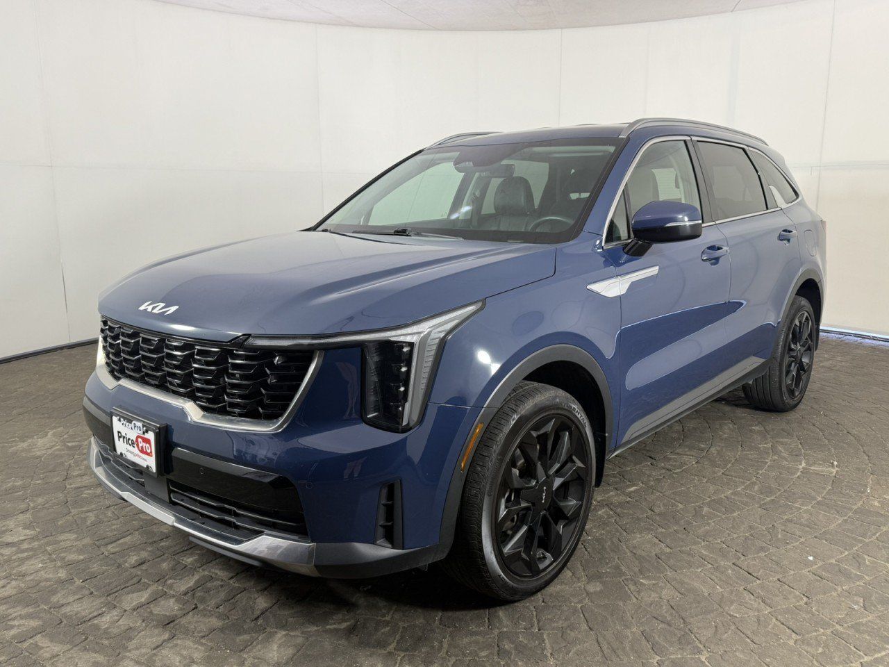 Used 2024 Kia Sorento EX AWD/4WD image 3