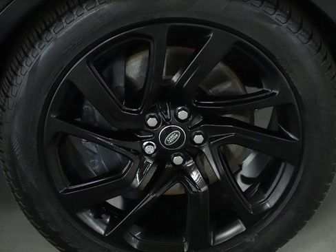 Used 2024 Land Rover Discovery Dynamic SE image 39