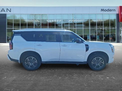 Used 2025 Nissan Armada SL AWD/4WD image 4