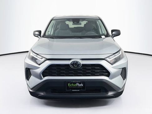 Used 2025 Toyota RAV4 LE AWD/4WD image 2