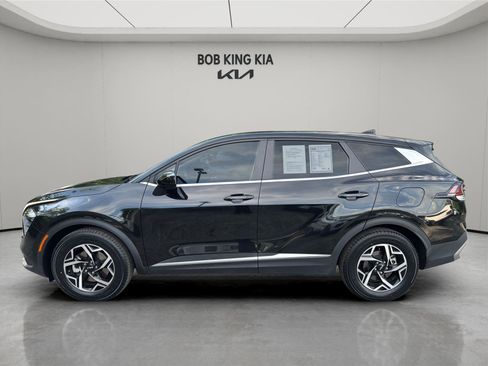 Used 2023 Kia Sportage LX FWD image 2