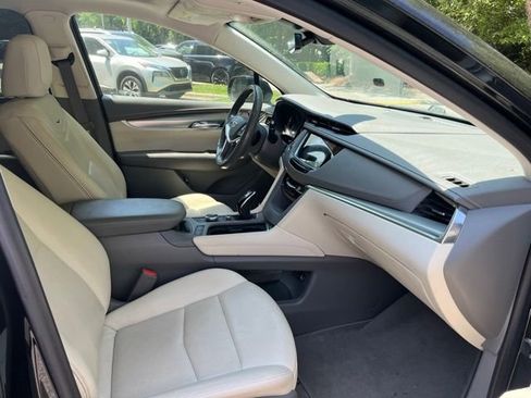 Used 2022 Cadillac XT5 Premium Luxury FWD image 11