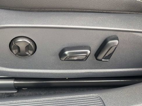 Used 2024 Volkswagen Jetta SE FWD image 18