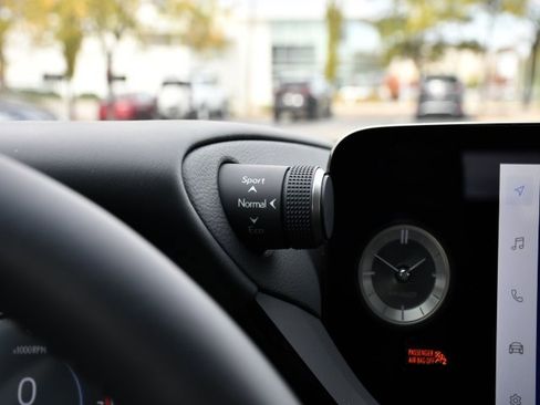 New 2025 Lexus ES 350 w/ Premium Package image 15