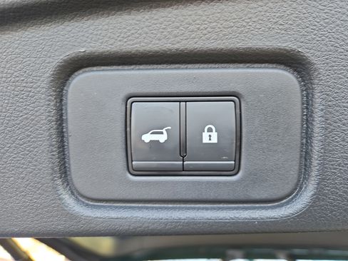 Used 2023 Nissan Pathfinder Platinum w/ Cargo Package image 10