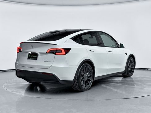 Used 2022 Tesla Model Y Performance image 3