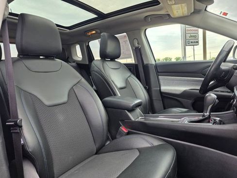Used 2022 Jeep Compass Latitude w/ Sun and Sound Group AWD/4WD image 18