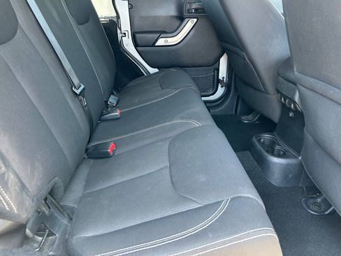 Used 2016 Jeep Wrangler Unlimited Sahara w/ Connectivity Group AWD/4WD image 14