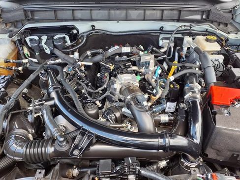 Used 2021 Ford Bronco Outer Banks AWD/4WD image 3