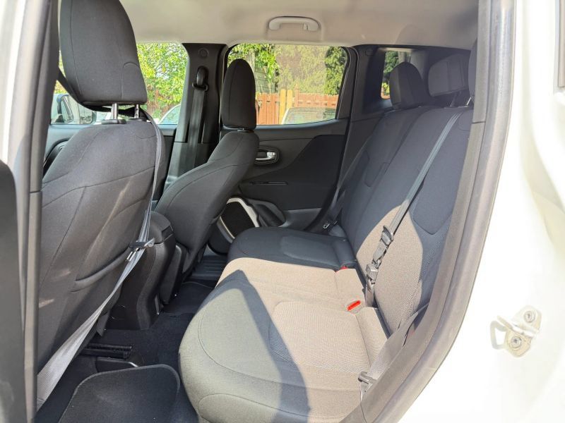 Used 2017 Jeep Renegade Latitude FWD image 15