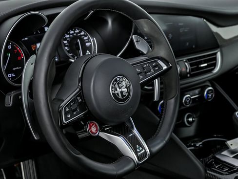 Used 2023 Alfa Romeo Giulia Quadrifoglio w/ Active Assist Plus Package image 24