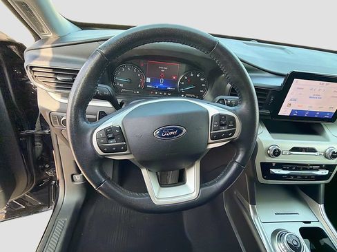 Used 2021 Ford Explorer XLT w/ Equipment Group 202A AWD/4WD image 11