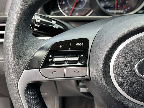 Used 2023 Hyundai Elantra SE FWD image 19