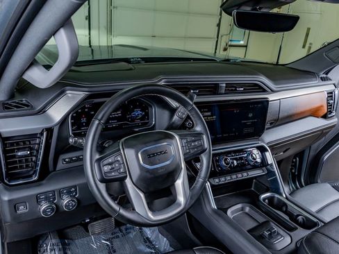 Used 2024 GMC Sierra 3500 Denali w/ Denali Reserve Package AWD/4WD image 17