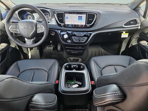 New 2026 Chrysler Voyager LX FWD image 18
