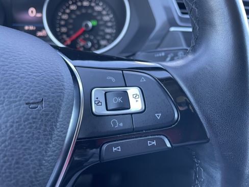 Used 2018 Volkswagen Tiguan SE w/ Panoramic Sunroof Package image 37