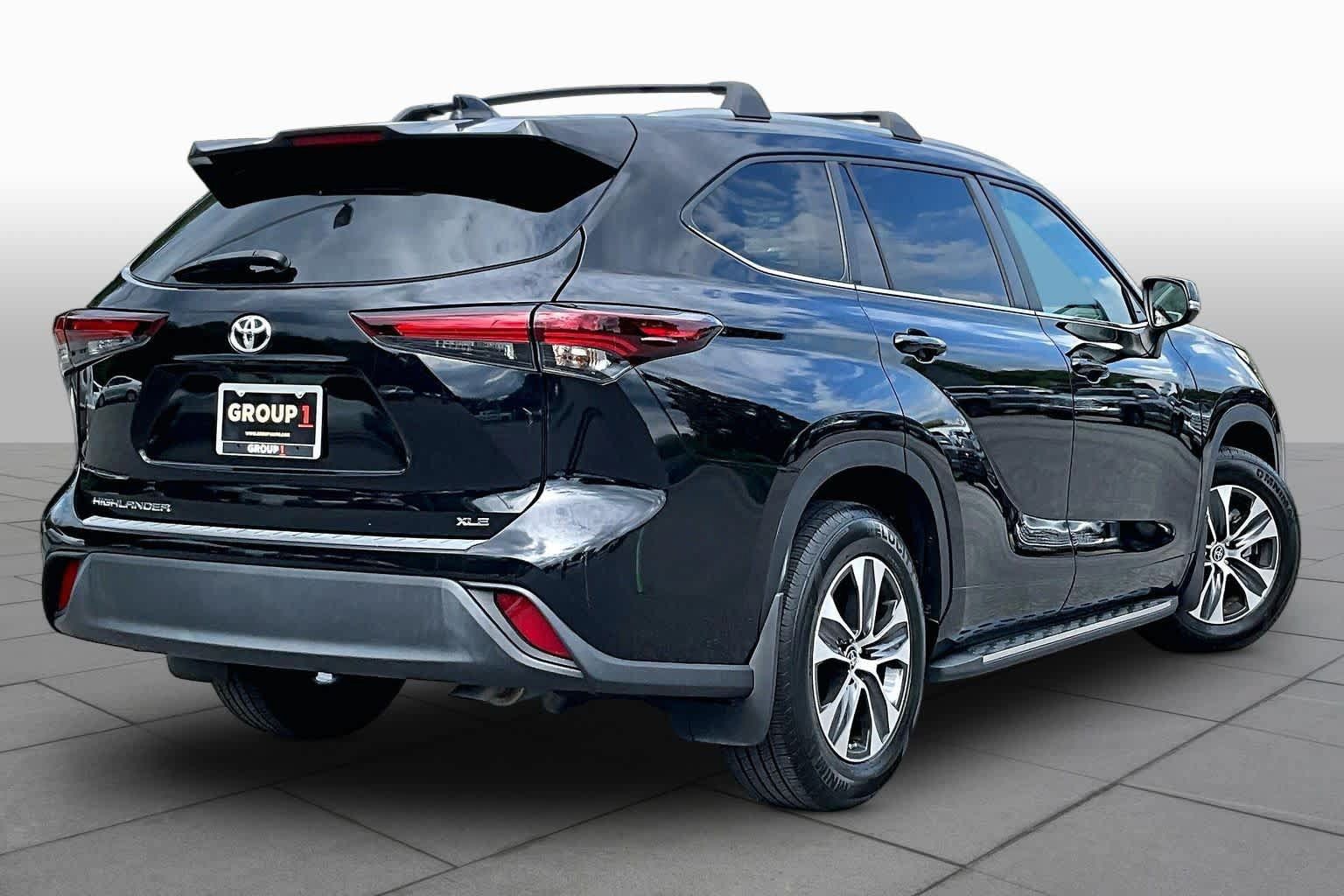 Used 2024 Toyota Highlander XLE FWD image 13