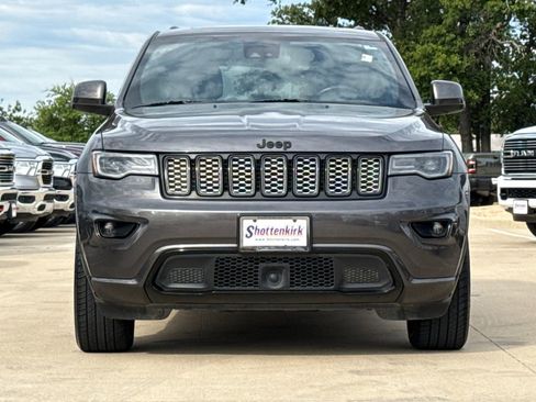 Used 2021 Jeep Grand Cherokee Laredo X RWD image 2
