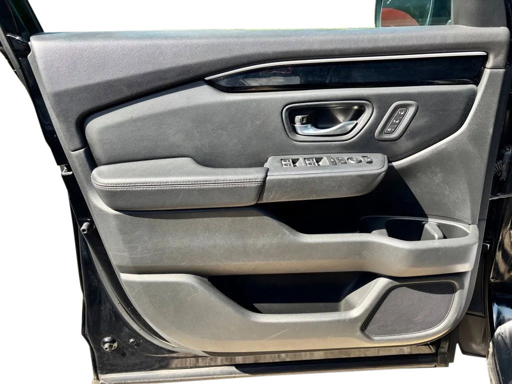 Used 2025 Honda Pilot EX-L image 17