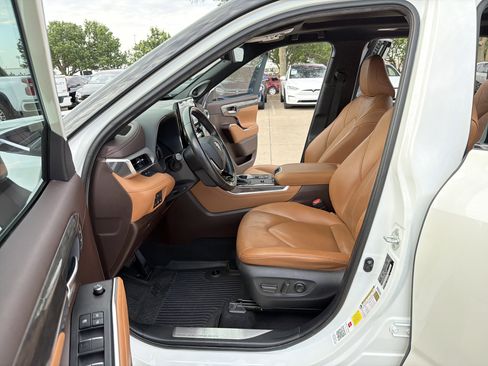 Used 2020 Toyota Highlander Platinum FWD image 15