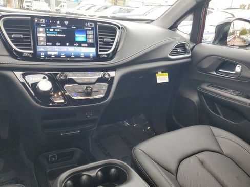 New 2026 Chrysler Pacifica Select w/ S Appearance Package image 13
