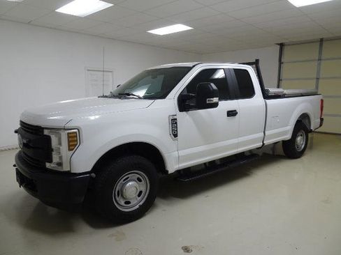 Used 2019 Ford F250 XL w/ Power Equipment Group RWD image 3