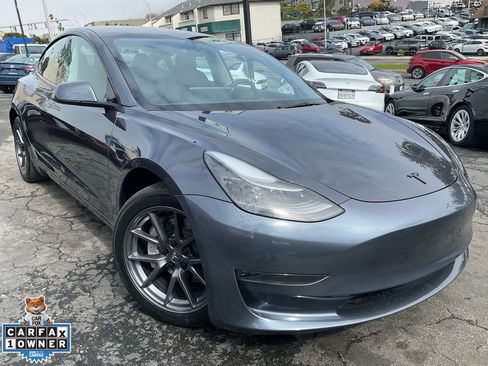 Used 2023 Tesla Model 3 Standard Range image 1