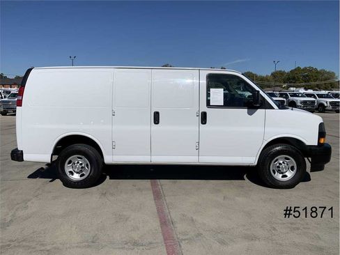 Used 2021 Chevrolet Express 2500 w/ Driver Convenience Package image 5