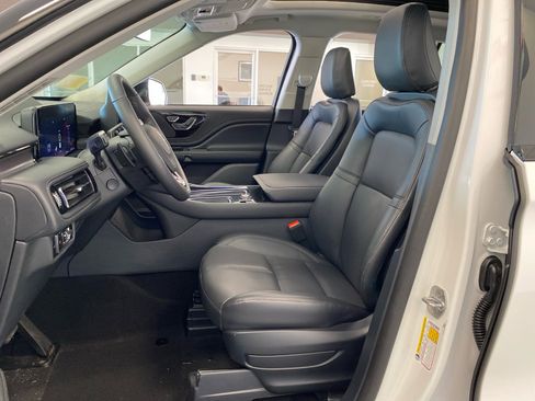 New 2026 Lincoln Aviator AWD w/ Jet Appearance Package image 16